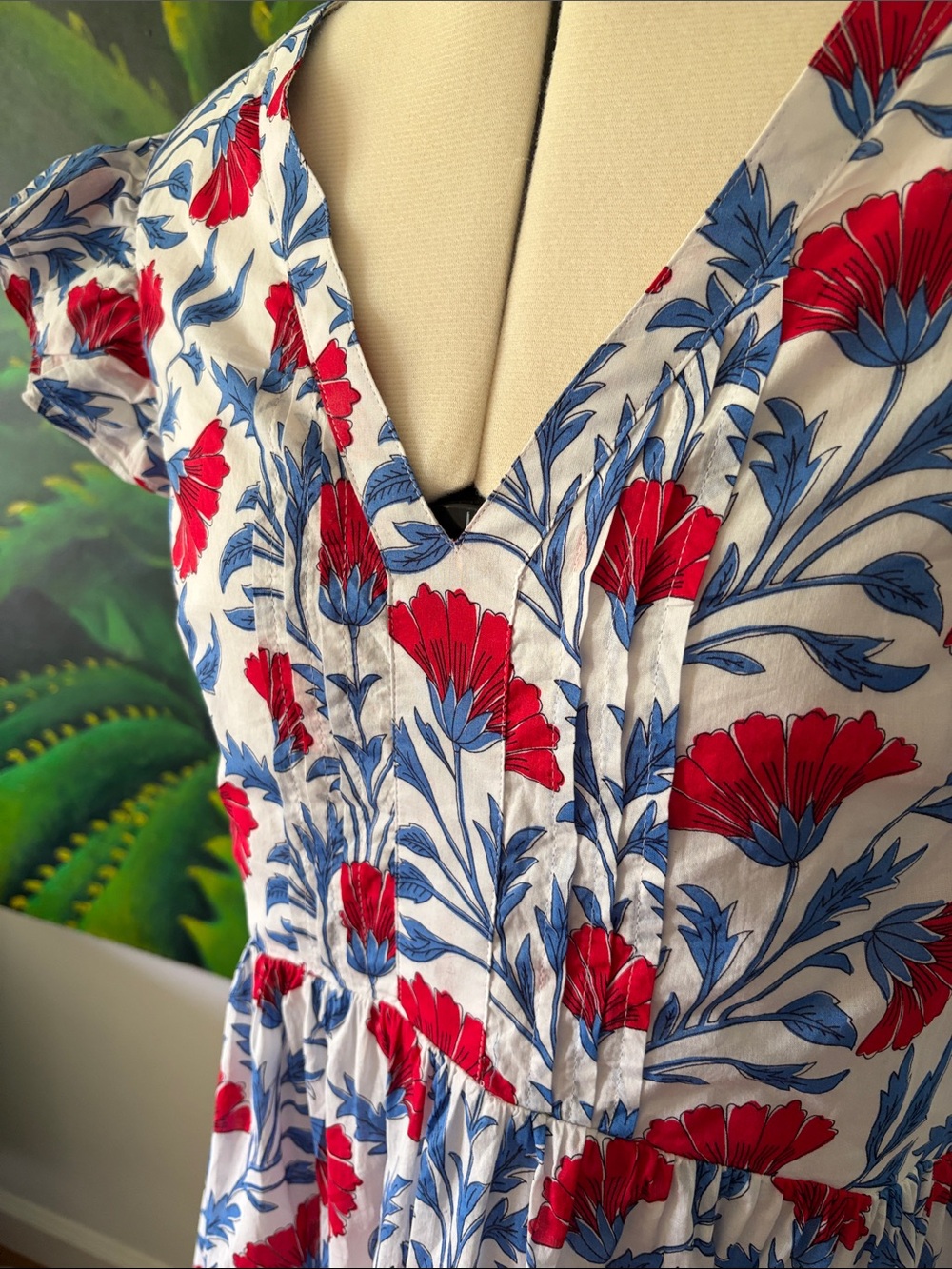 Vineyard Vines Red Floral & Blue Leaf V‑Neck Mini Dress - Picture 2 of 8